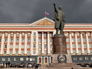 БПЛА нанёс удар по центру Льгова: пострадали магазин и три машины